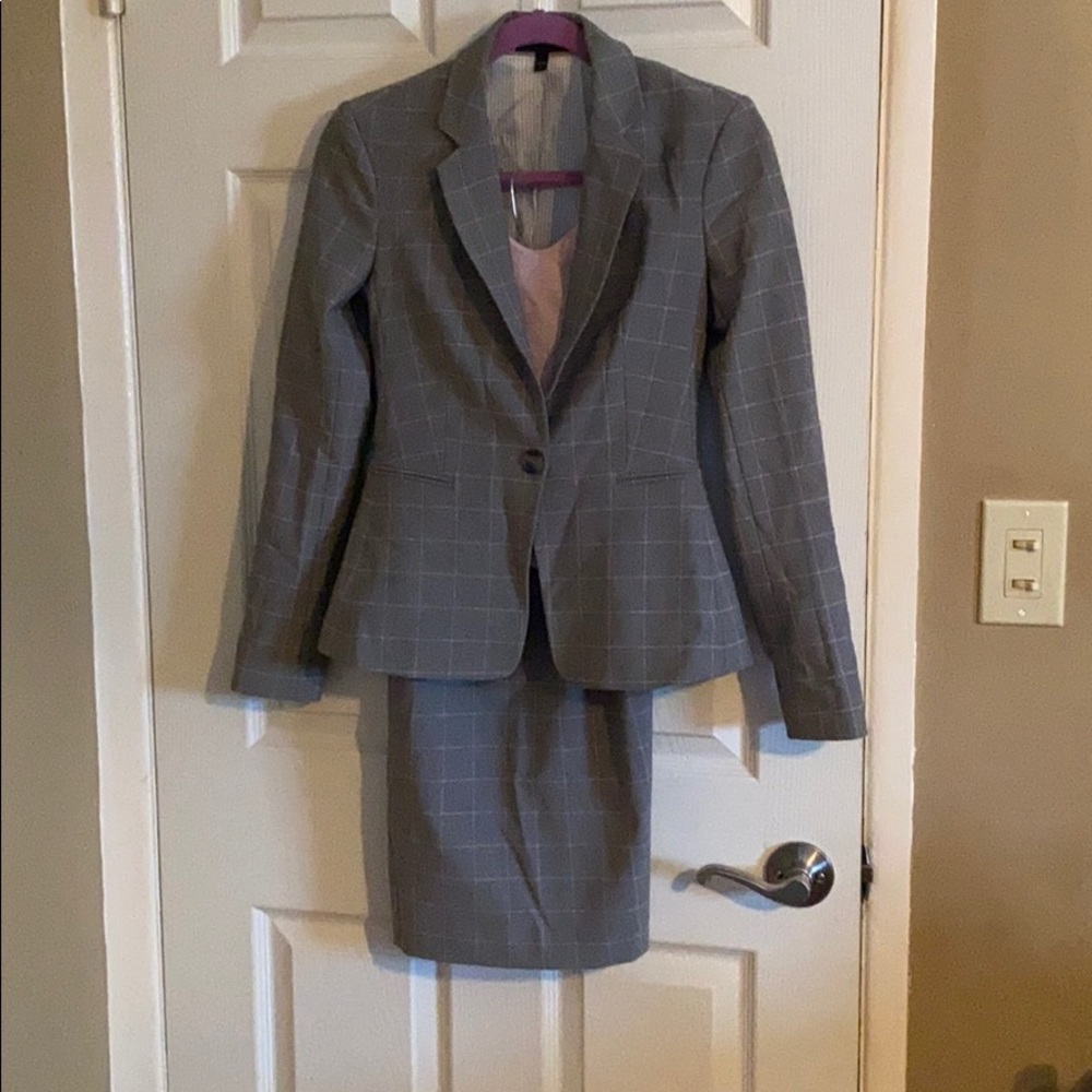 Skirt suit set